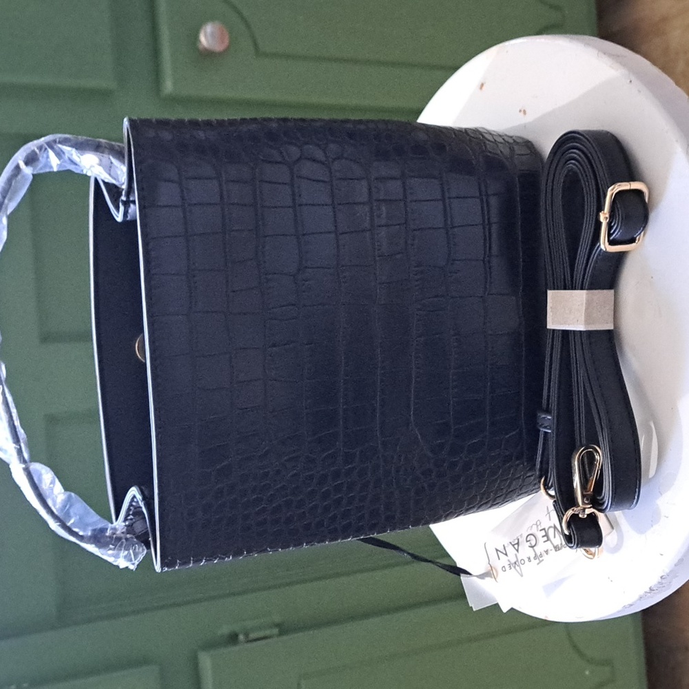 AOTA Elena Bucket Bag